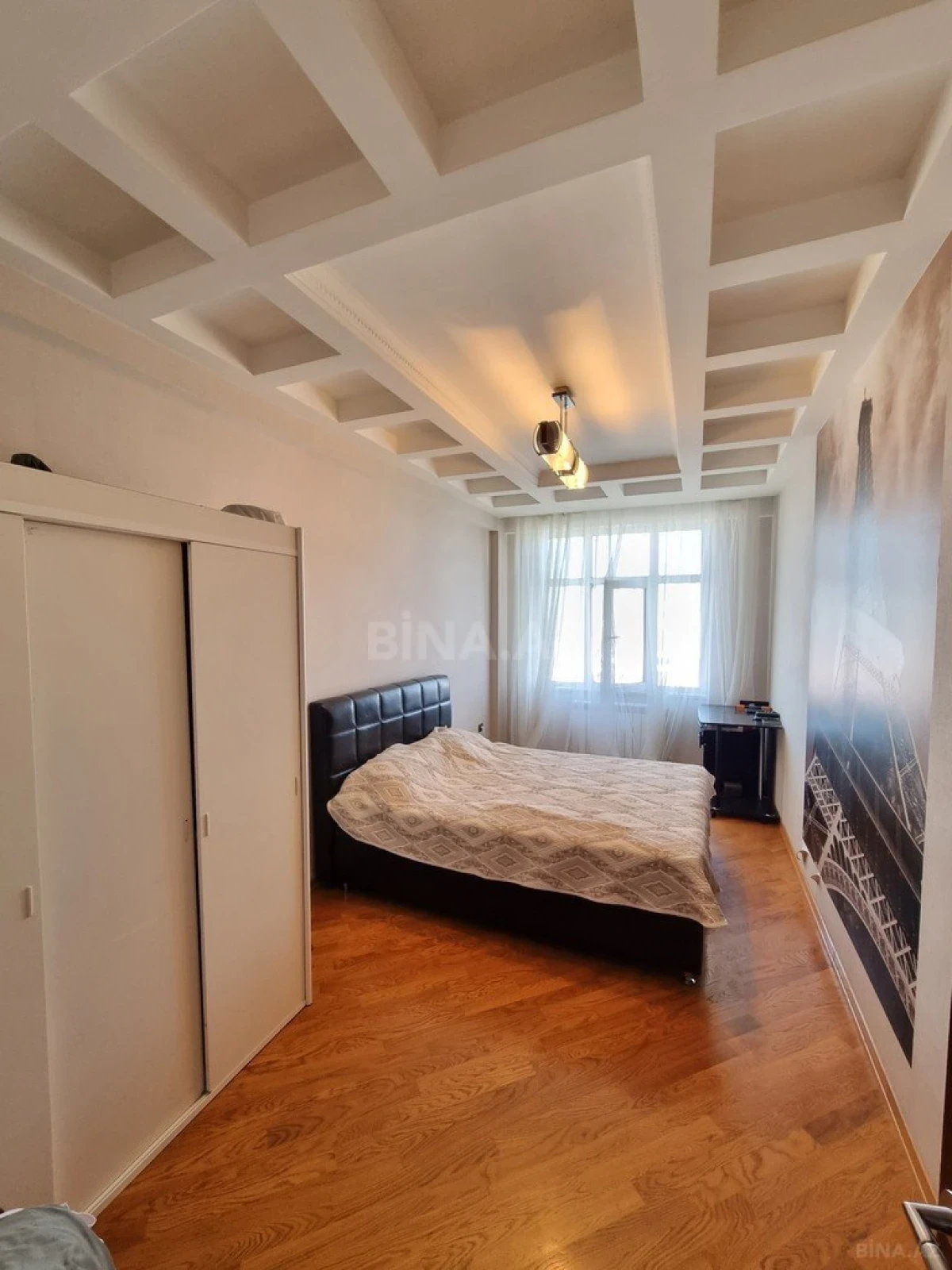Satılır 4 otaqlı mənzil 180 m²