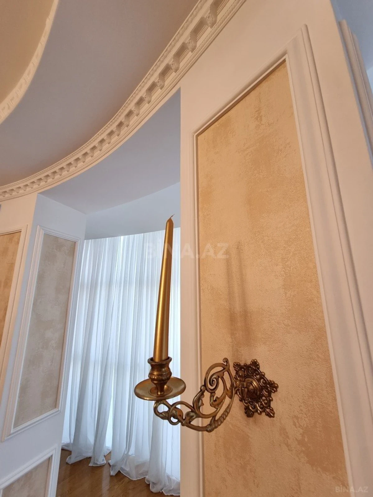Satılır 4 otaqlı mənzil 180 m²