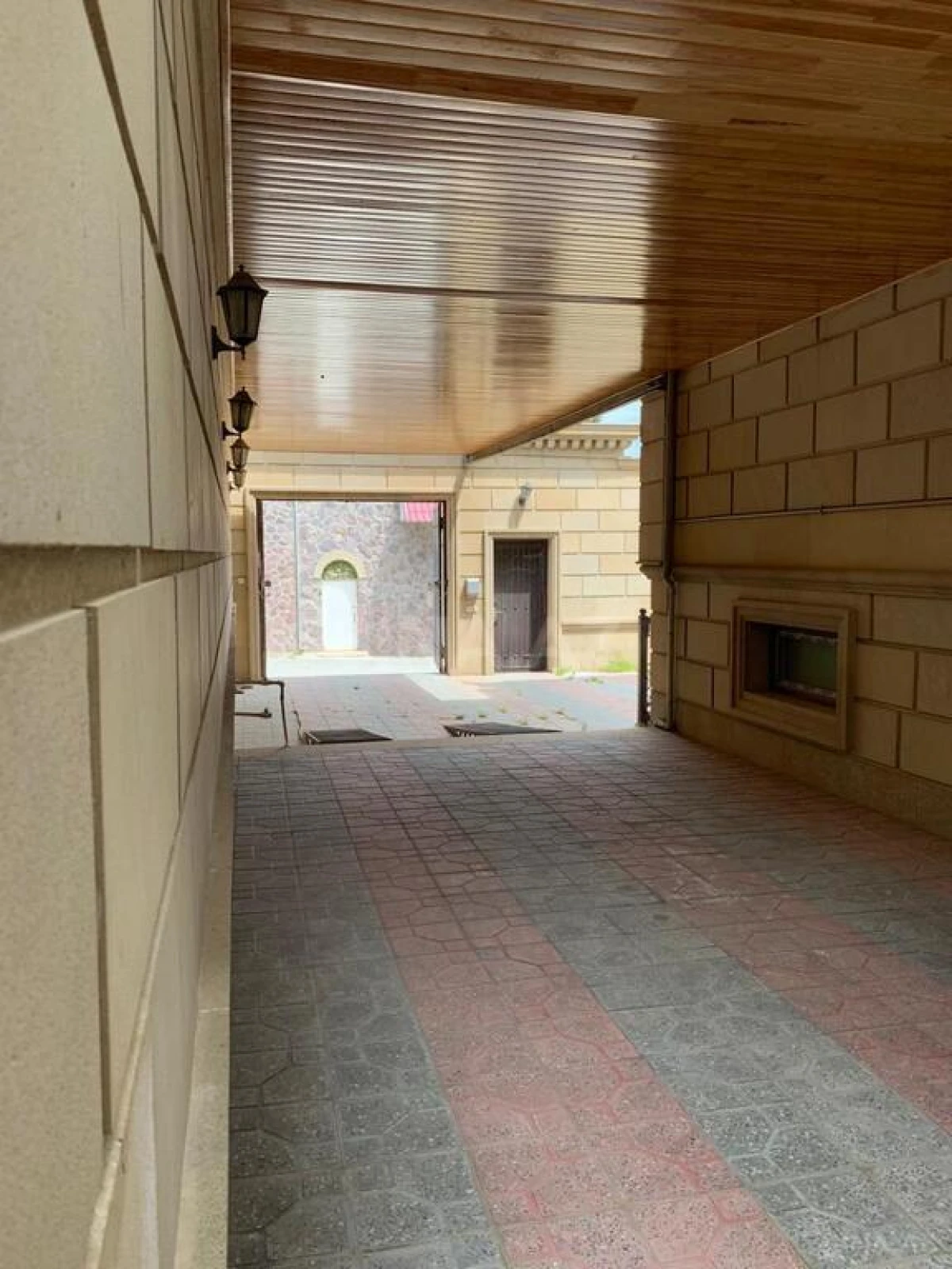 Satılır obyekt 576 m²