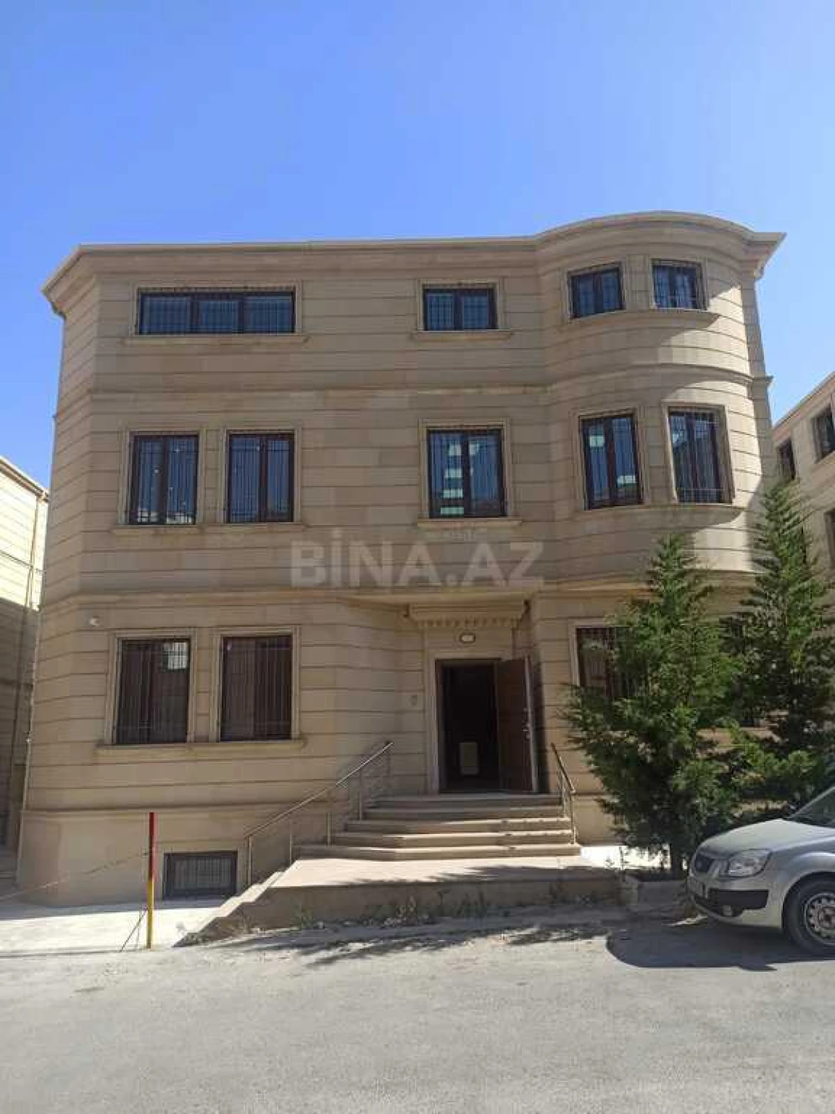 Satılır obyekt 576 m²
