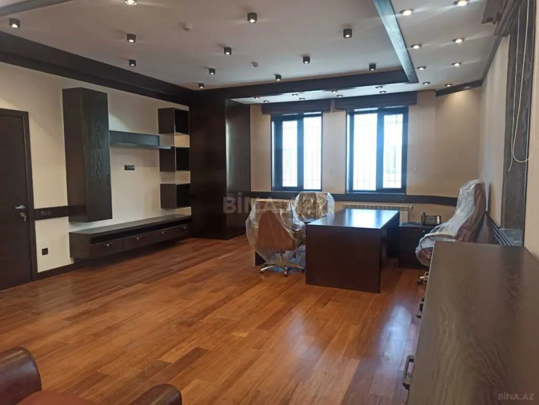 Satılır obyekt 576 m²