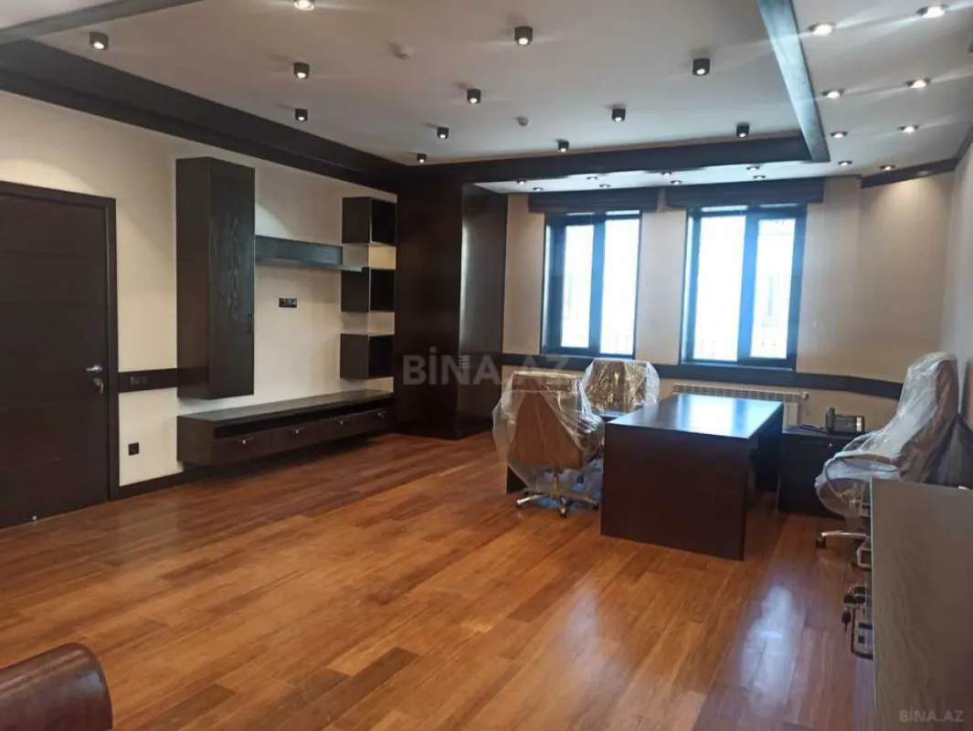Satılır obyekt 576 m²