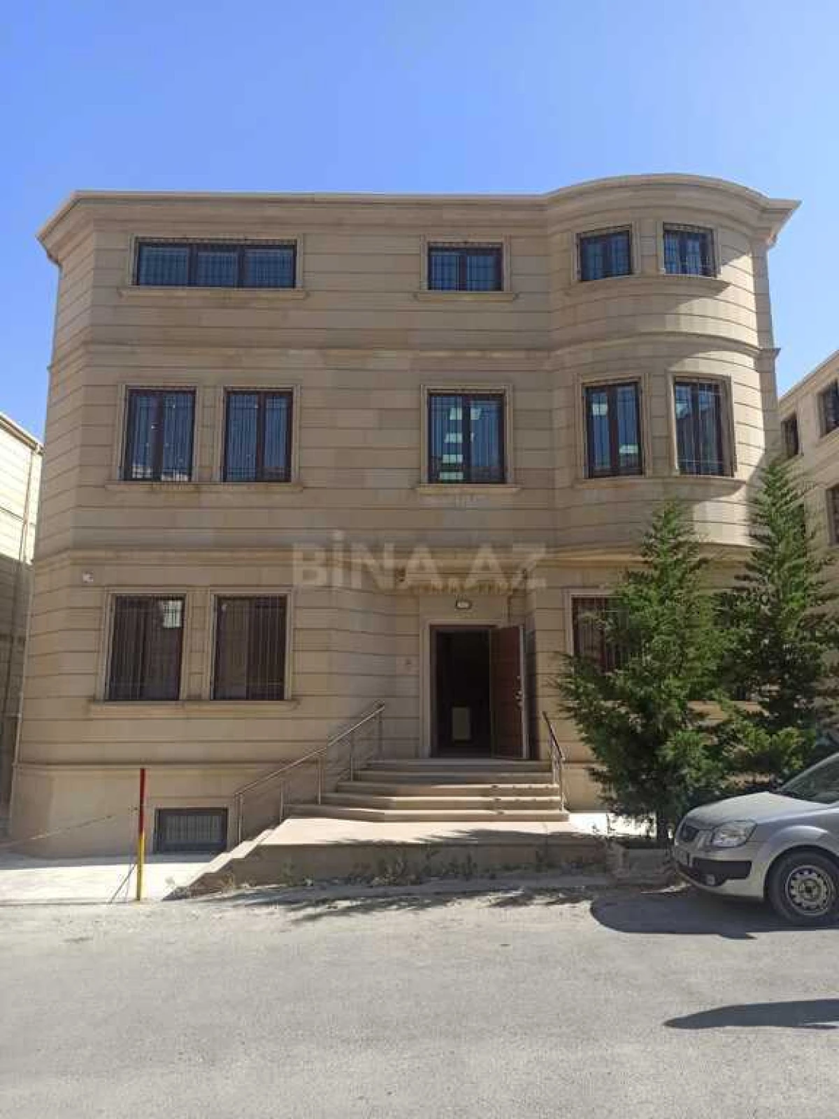 Satılır obyekt 576 m²