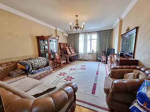 Satılır 3 otaqlı mənzil 132 m²