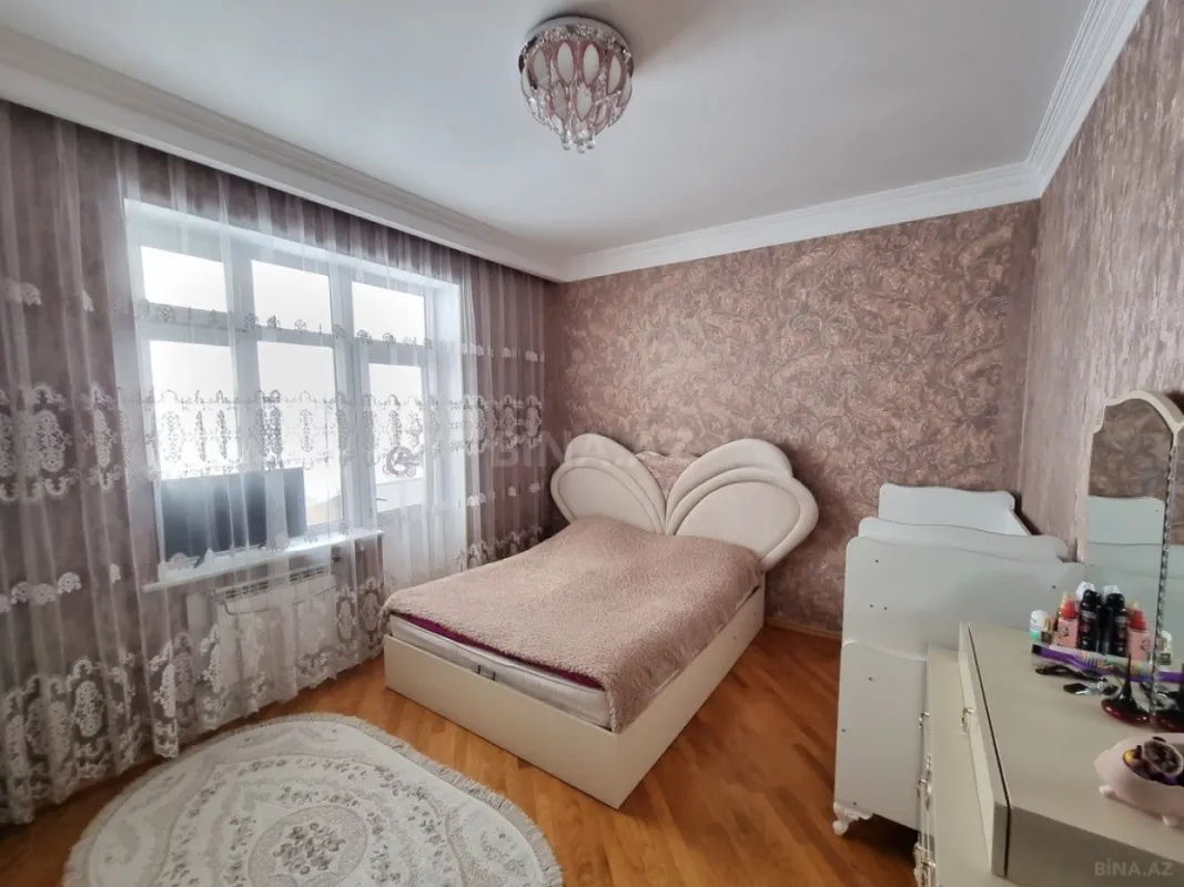Satılır 3 otaqlı mənzil 132 m²