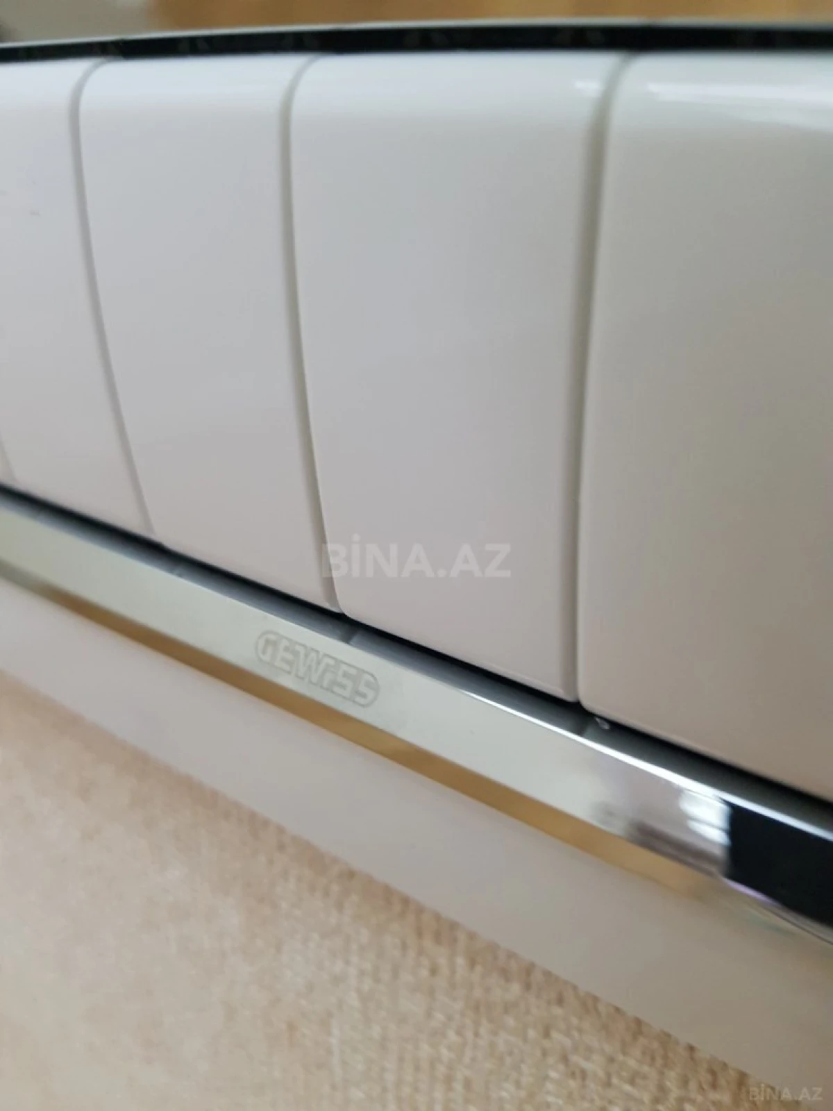 Satılır 4 otaqlı mənzil 242 m²