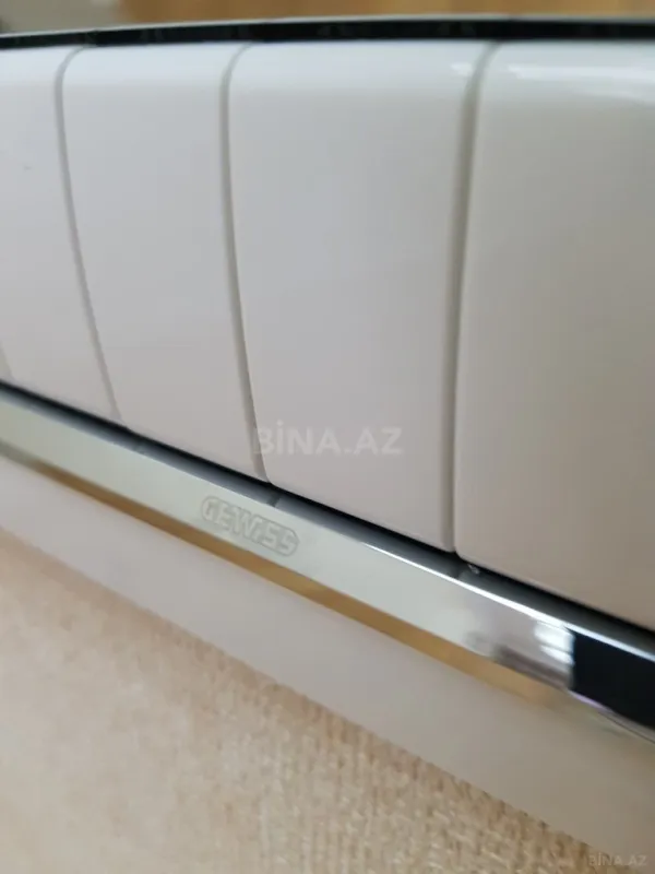 Satılır 4 otaqlı mənzil 242 m²