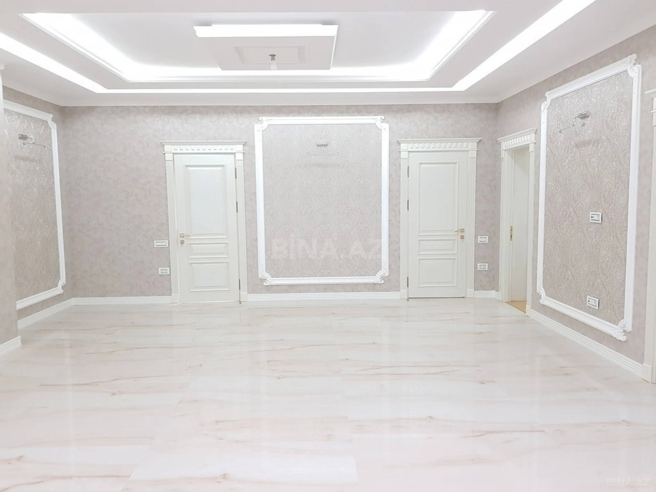 Satılır 4 otaqlı mənzil 242 m²