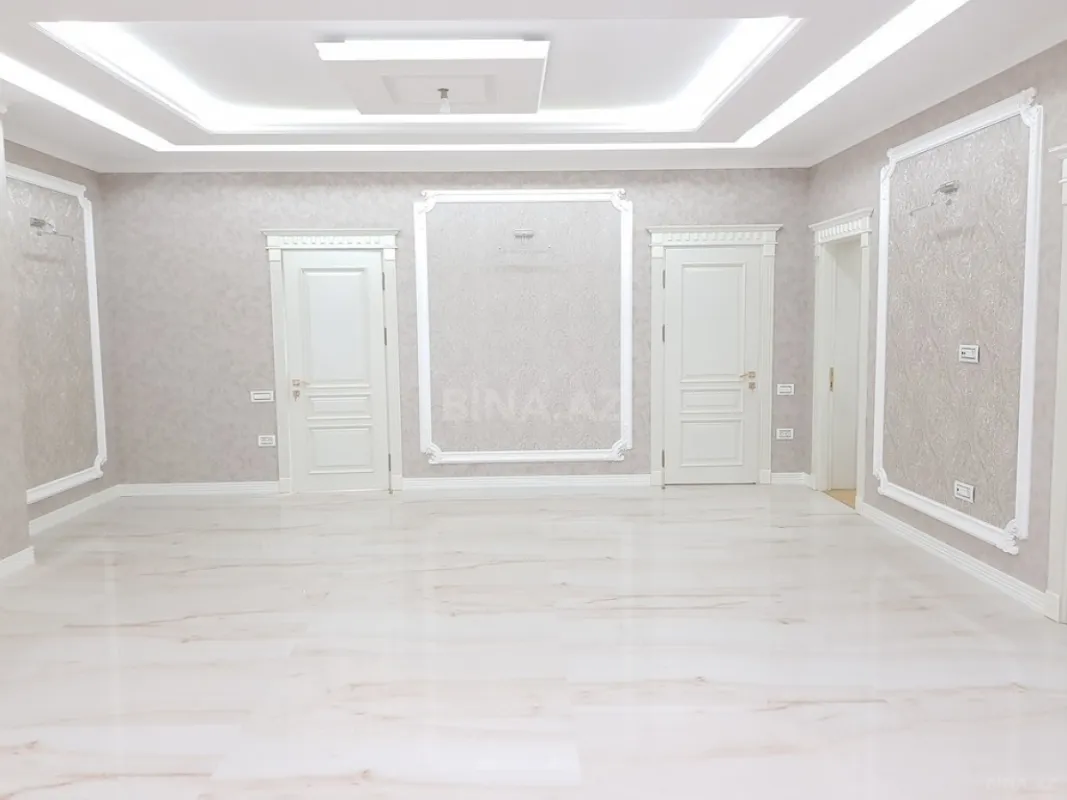 Satılır 4 otaqlı mənzil 242 m²