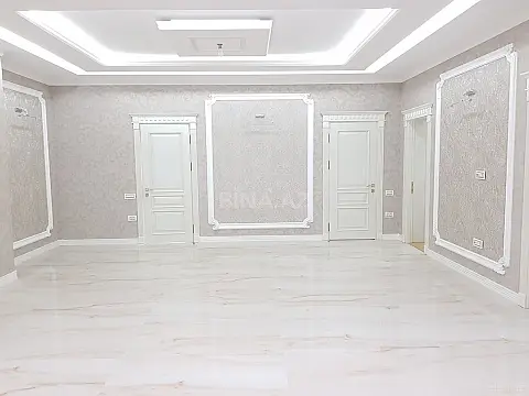 Satılır 4 otaqlı mənzil 242 m²