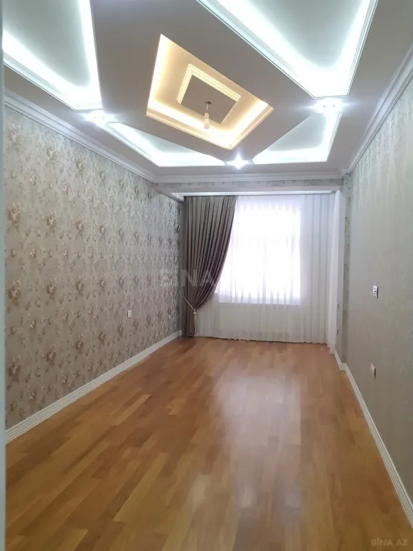 Satılır 4 otaqlı mənzil 242 m²