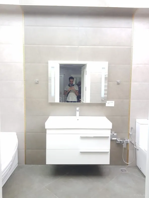 Satılır 4 otaqlı mənzil 242 m²