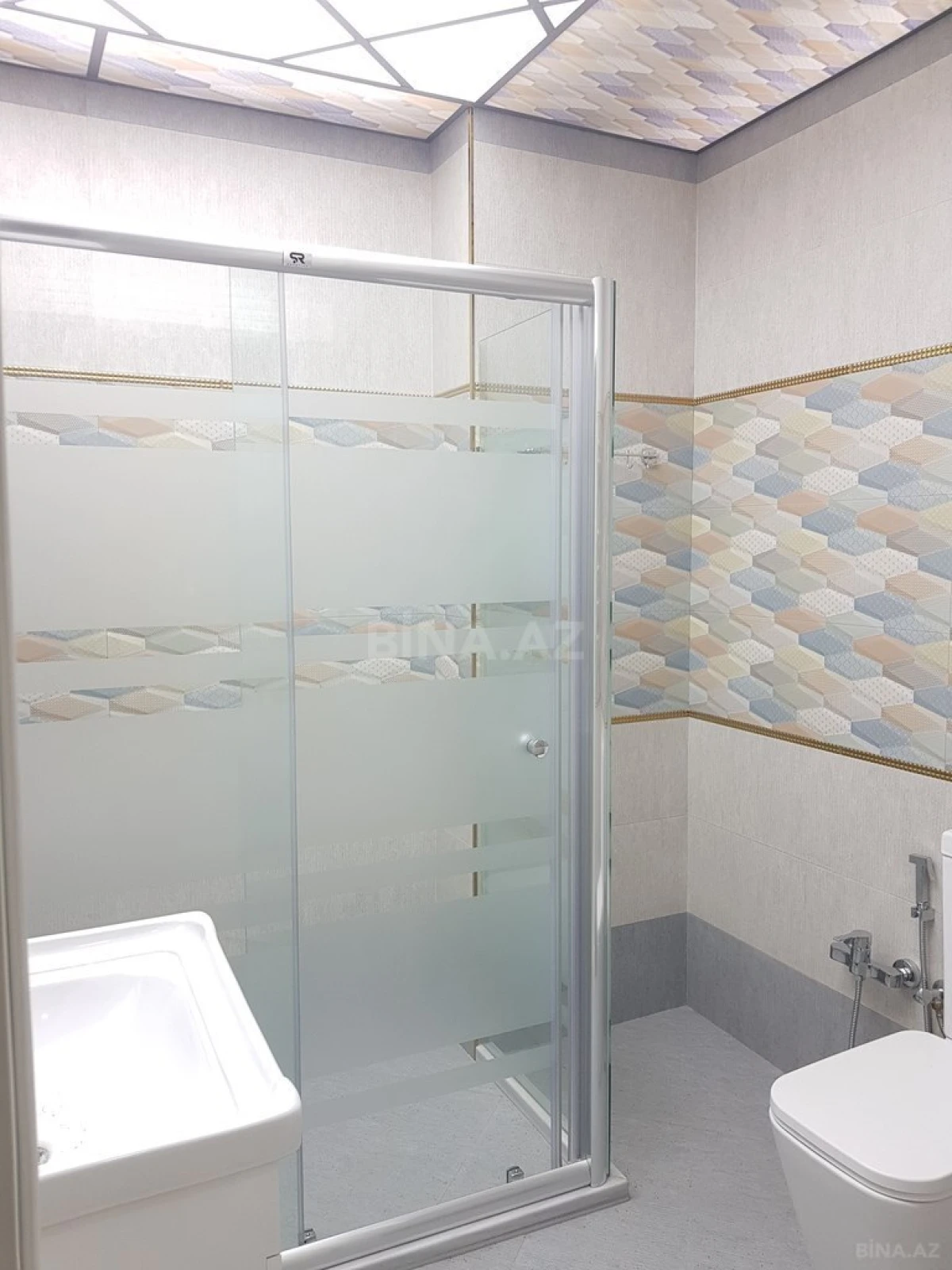 Satılır 4 otaqlı mənzil 242 m²