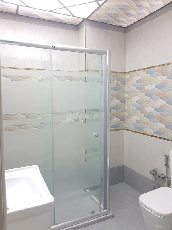 Satılır 4 otaqlı mənzil 242 m²