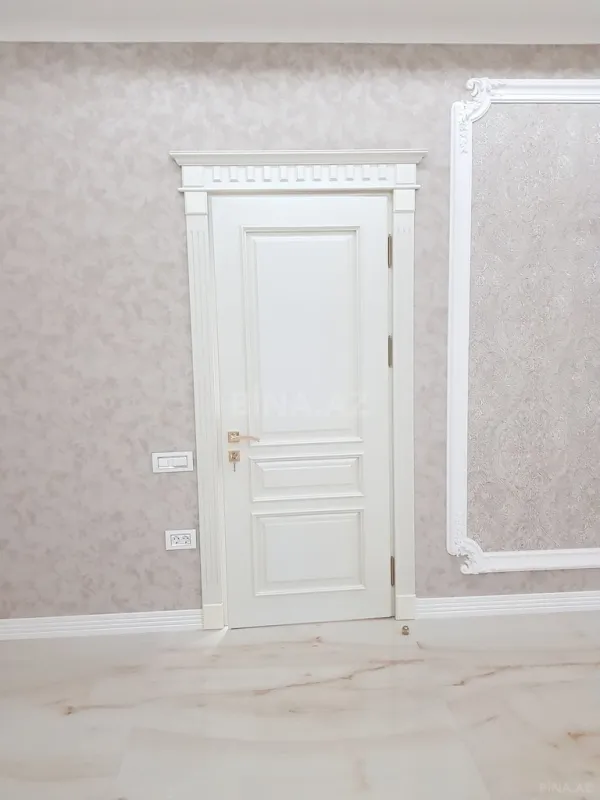 Satılır 4 otaqlı mənzil 242 m²