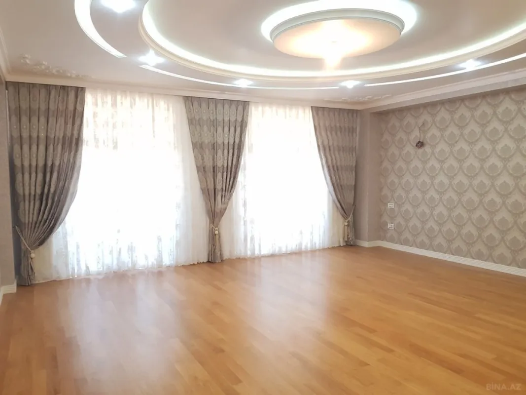 Satılır 4 otaqlı mənzil 242 m²