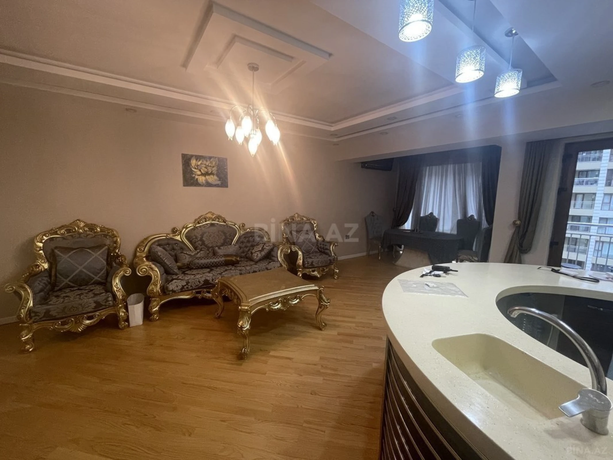 Satılır 3 otaqlı mənzil 140 m²