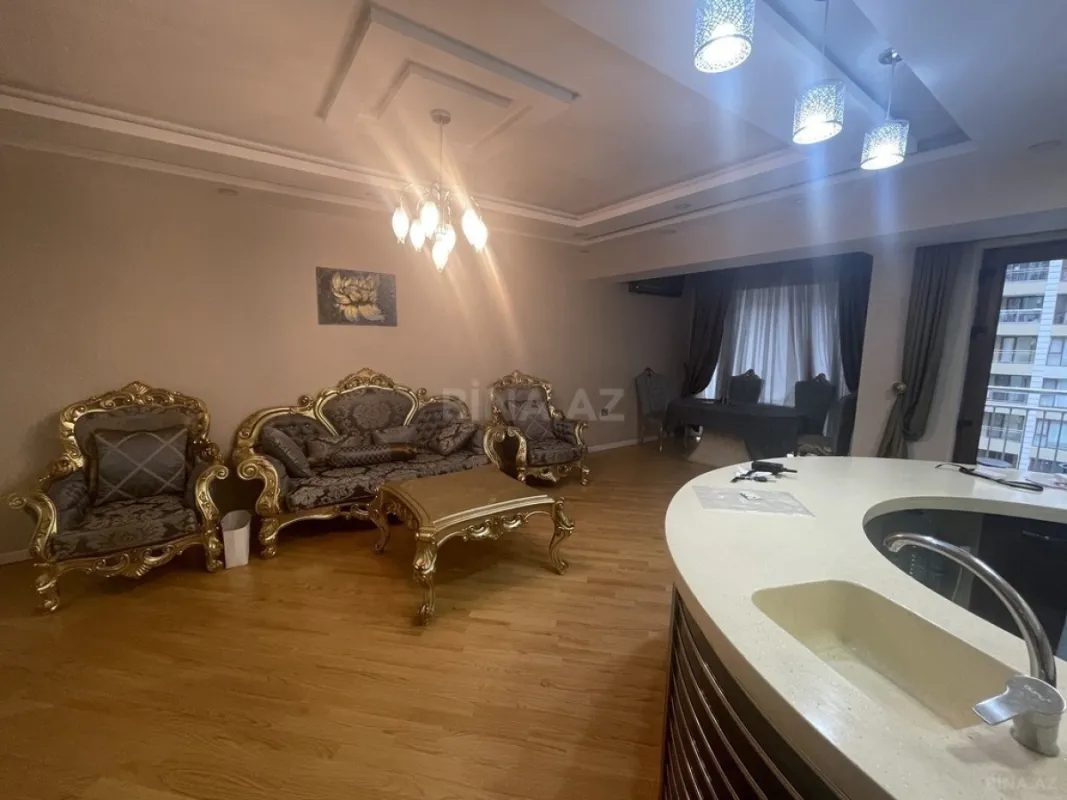 Satılır 3 otaqlı mənzil 140 m²