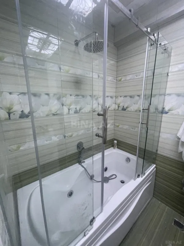 Satılır 3 otaqlı mənzil 140 m²