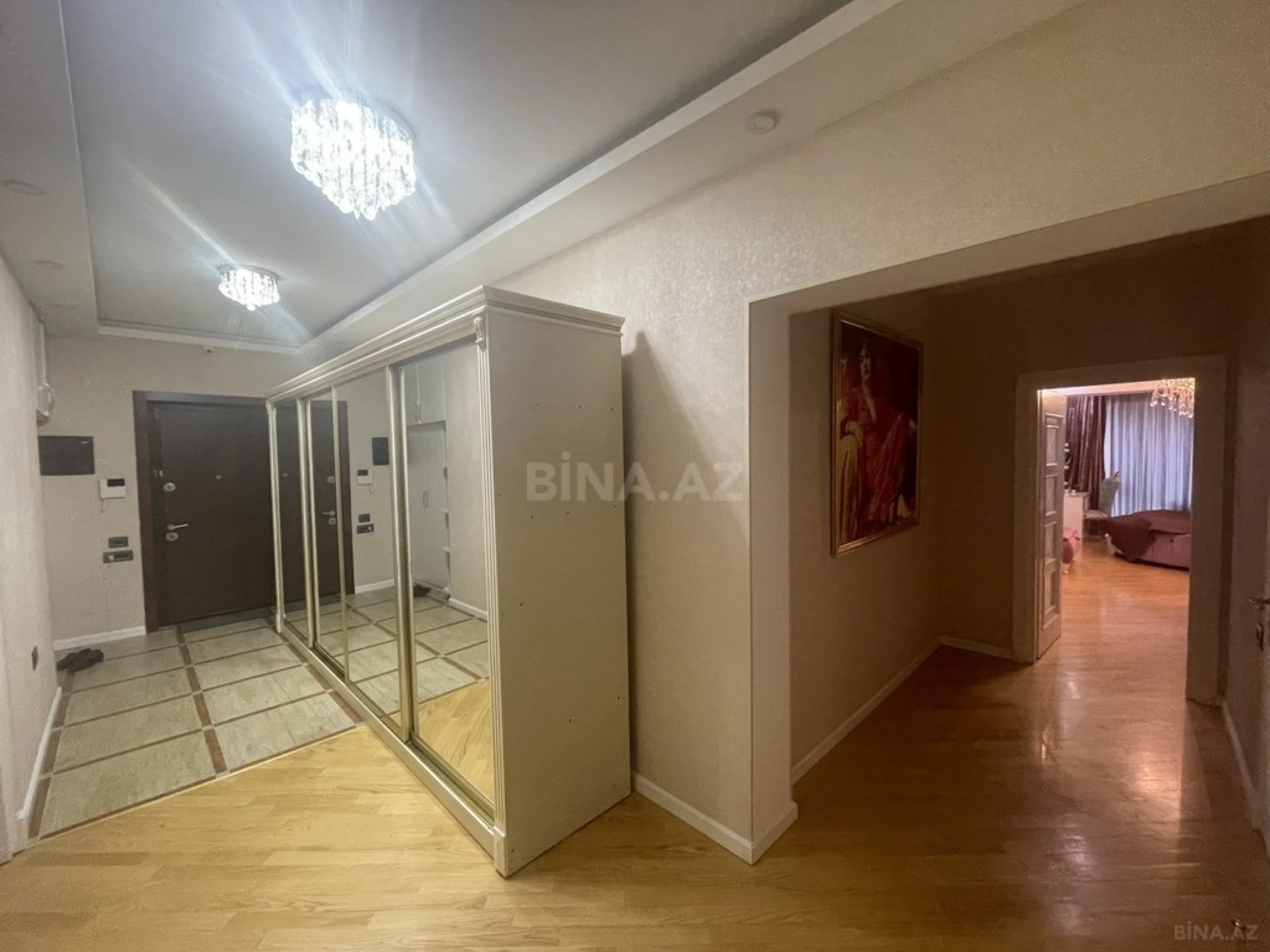 Satılır 3 otaqlı mənzil 140 m²
