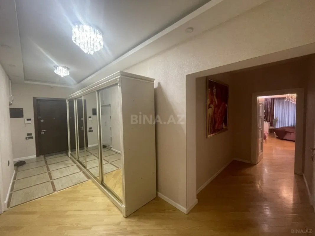 Satılır 3 otaqlı mənzil 140 m²