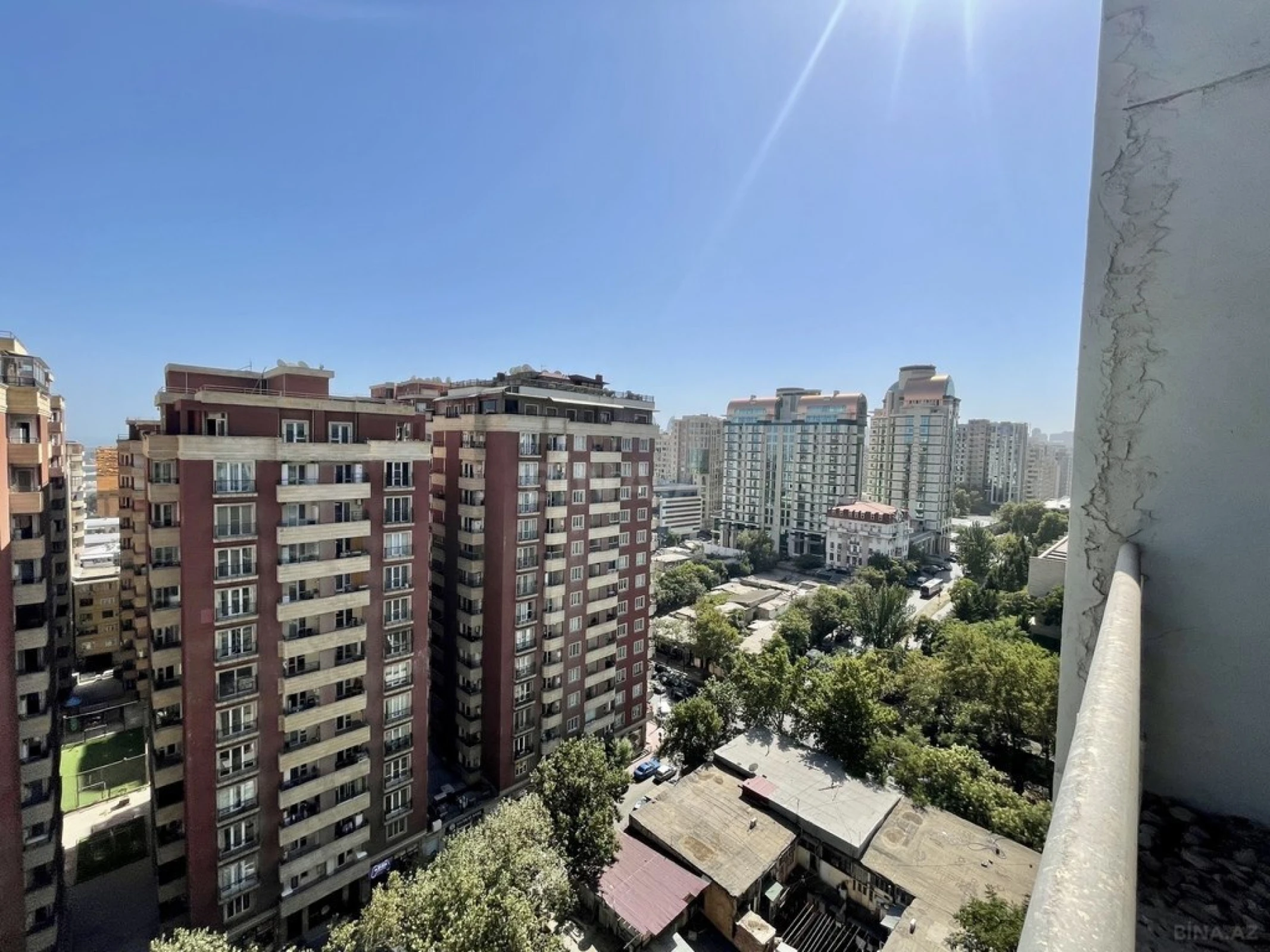 Satılır 4 otaqlı mənzil 217 m²