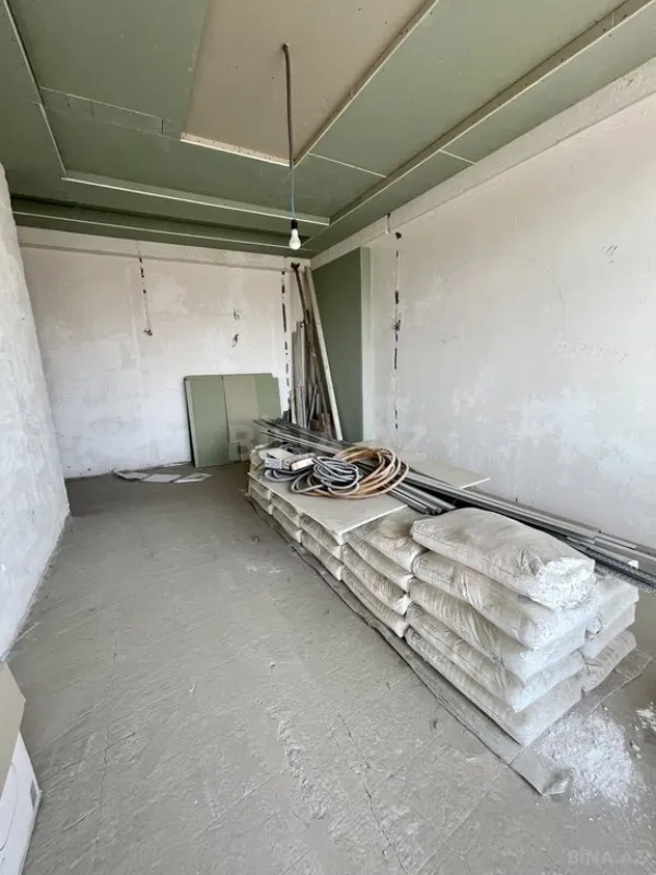 Satılır 4 otaqlı mənzil 217 m²