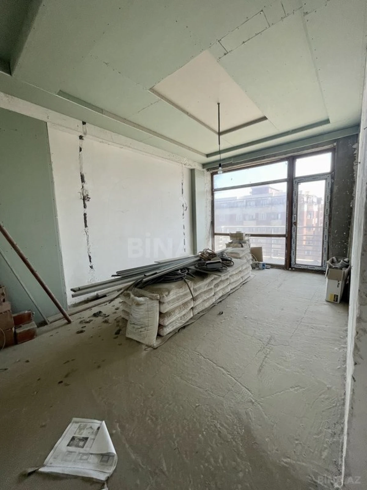 Satılır 4 otaqlı mənzil 217 m²