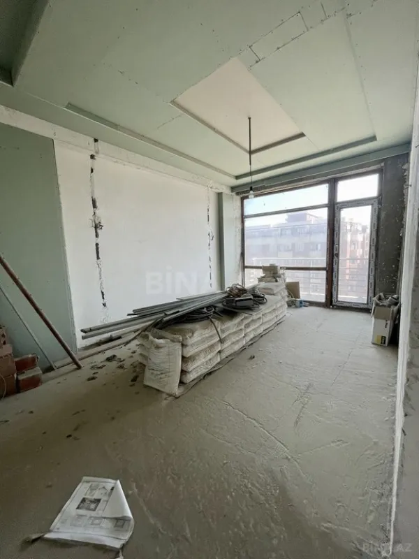 Satılır 4 otaqlı mənzil 217 m²