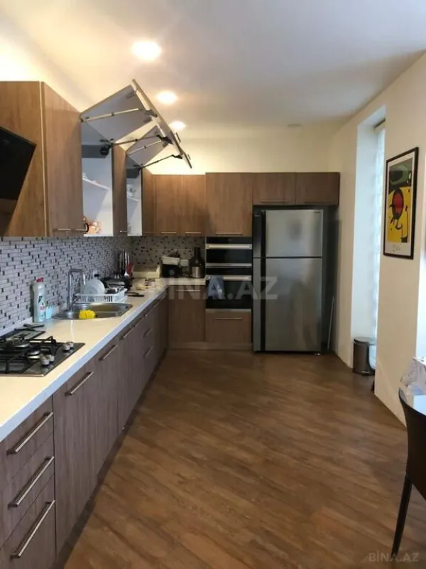 Kirayə verilir 6 otaqlı həyət evi 360 m²