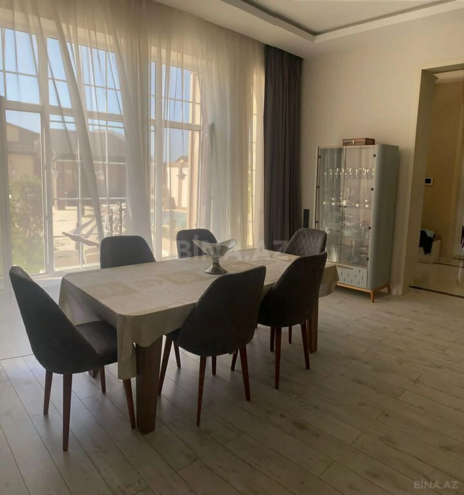 Kirayə verilir 6 otaqlı həyət evi 360 m²