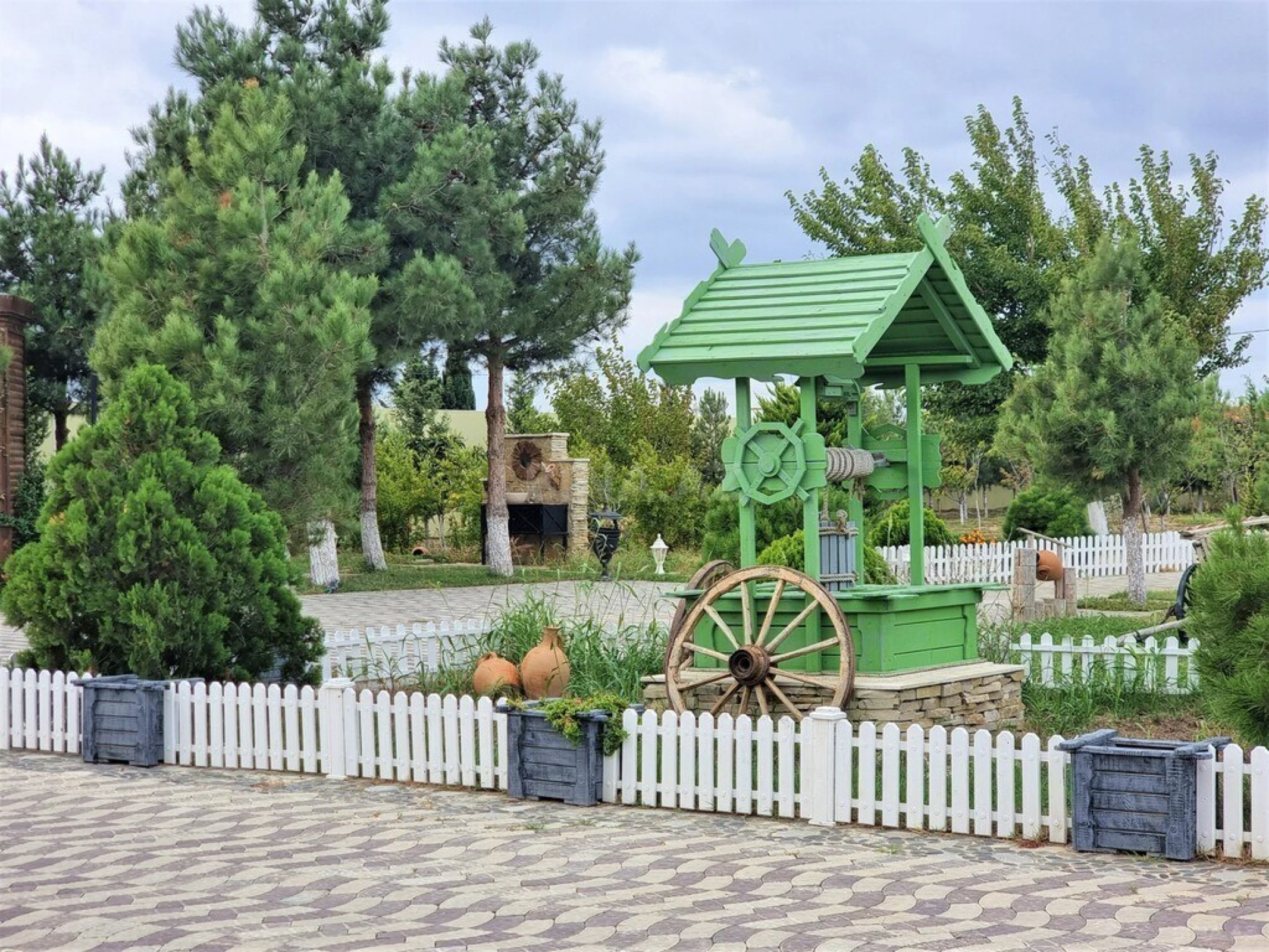 Satılır 9 otaqlı həyət evi 600 m²