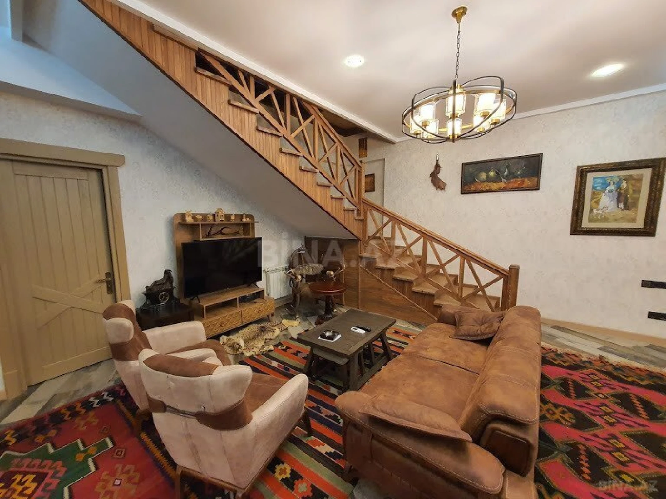 Satılır 9 otaqlı həyət evi 600 m²