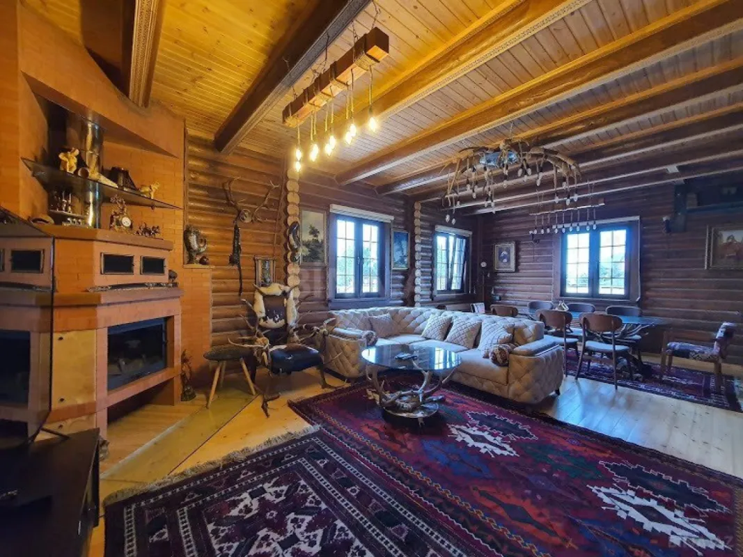 Satılır 9 otaqlı həyət evi 600 m²