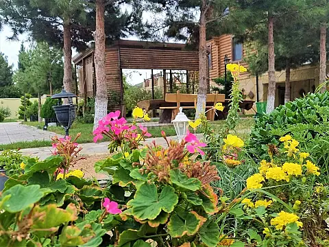 Satılır 9 otaqlı həyət evi 600 m²