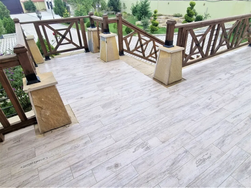 Satılır 9 otaqlı həyət evi 600 m²