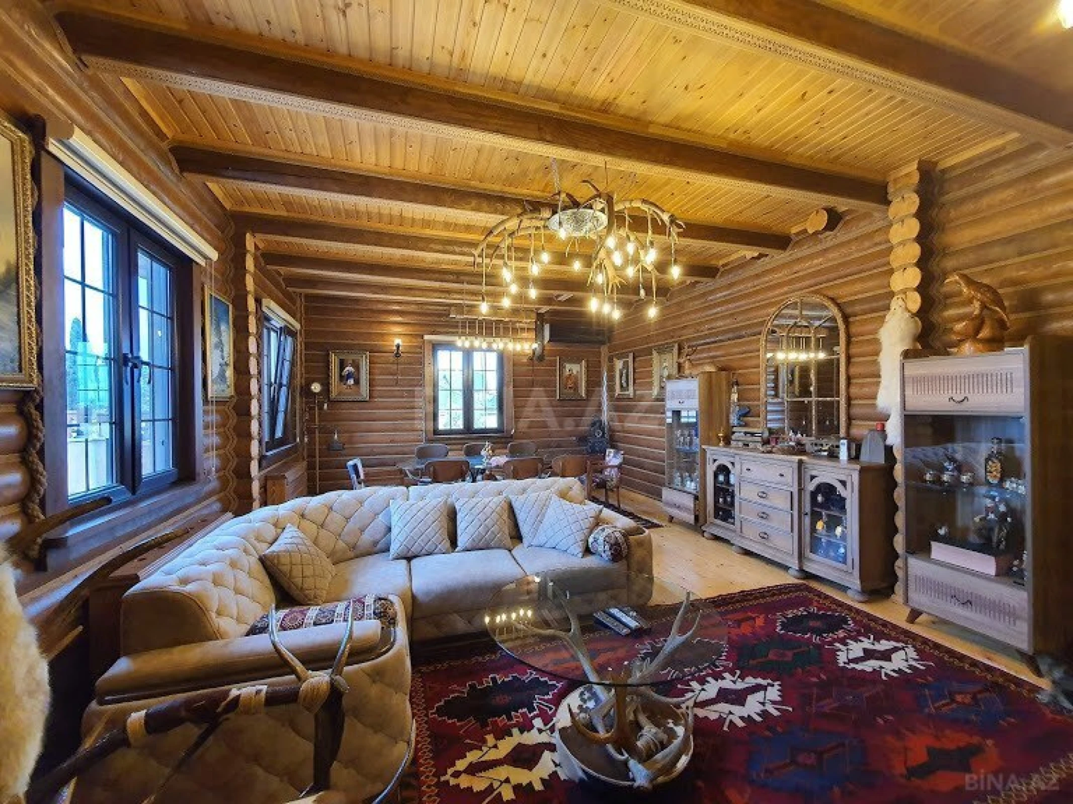 Satılır 9 otaqlı həyət evi 600 m²