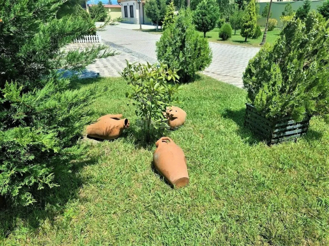 Satılır 9 otaqlı həyət evi 600 m²