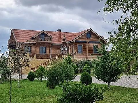 Satılır 9 otaqlı həyət evi 600 m²