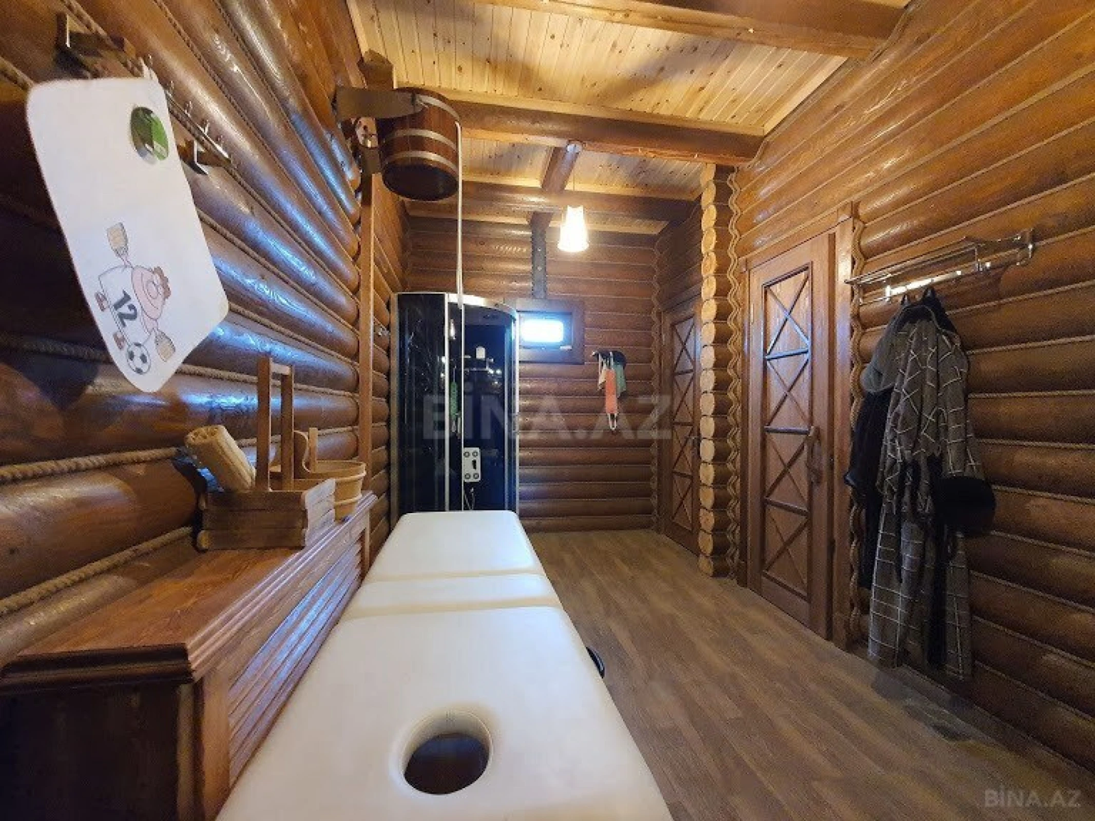 Satılır 9 otaqlı həyət evi 600 m²