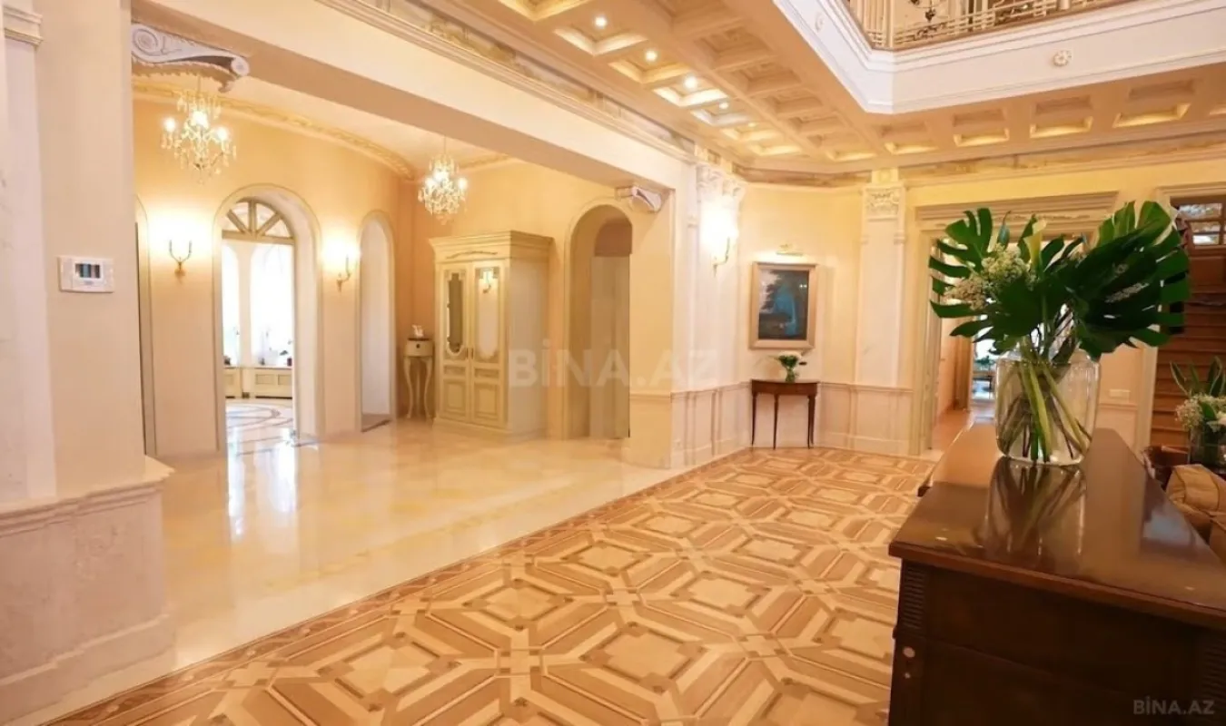 Satılır 12 otaqlı həyət evi 1600 m²