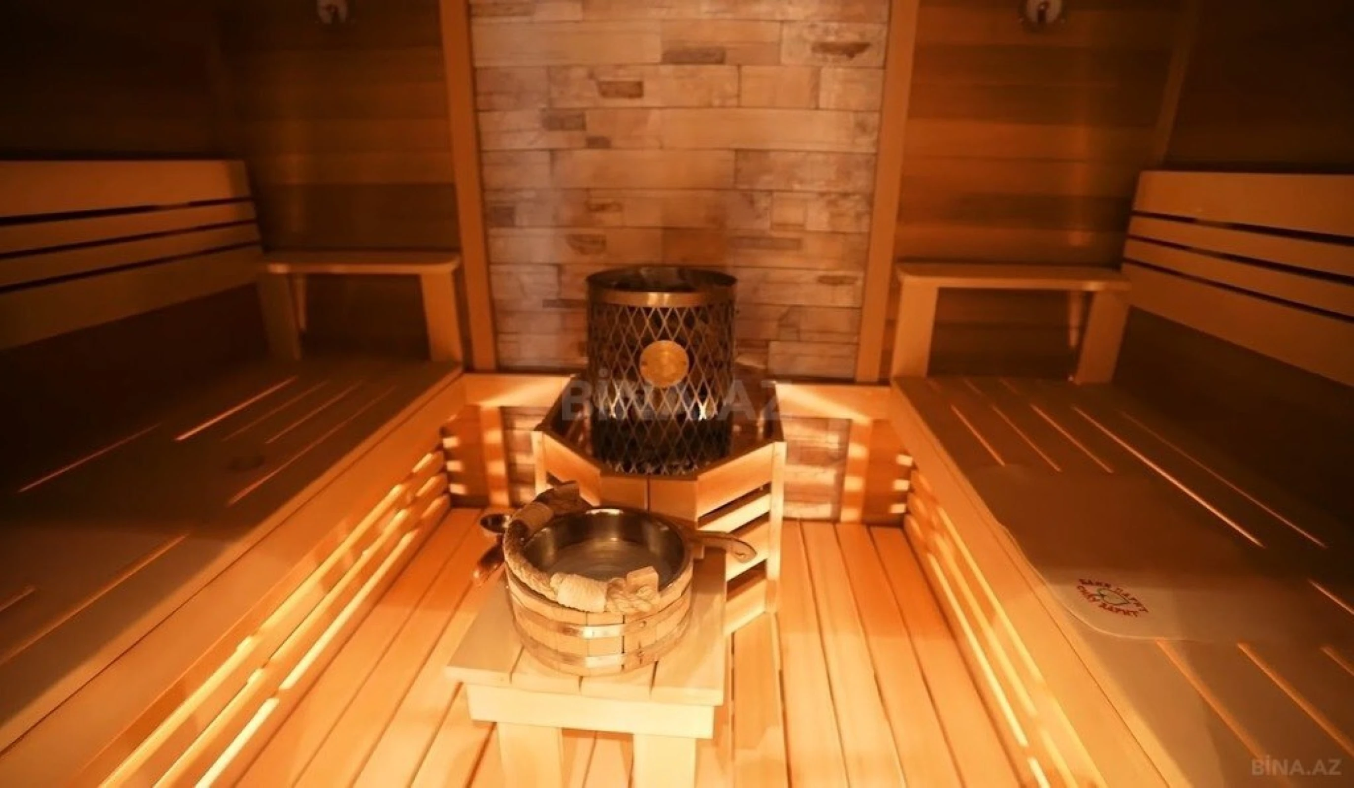 Satılır 12 otaqlı həyət evi 1600 m²