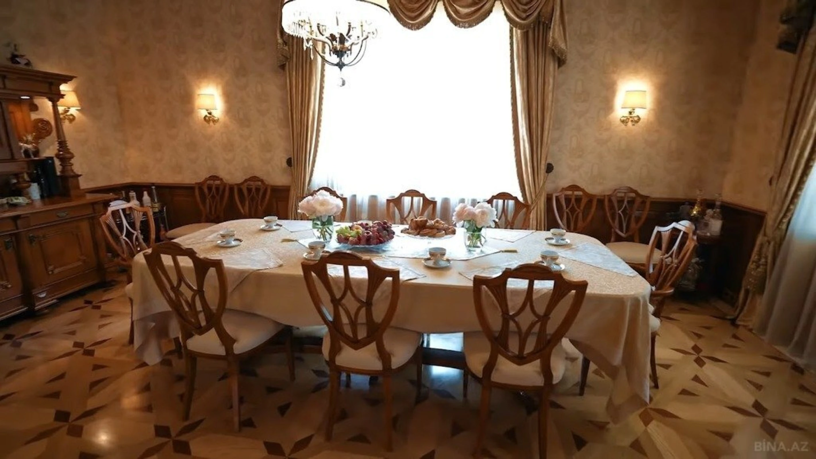 Satılır 12 otaqlı həyət evi 1600 m²