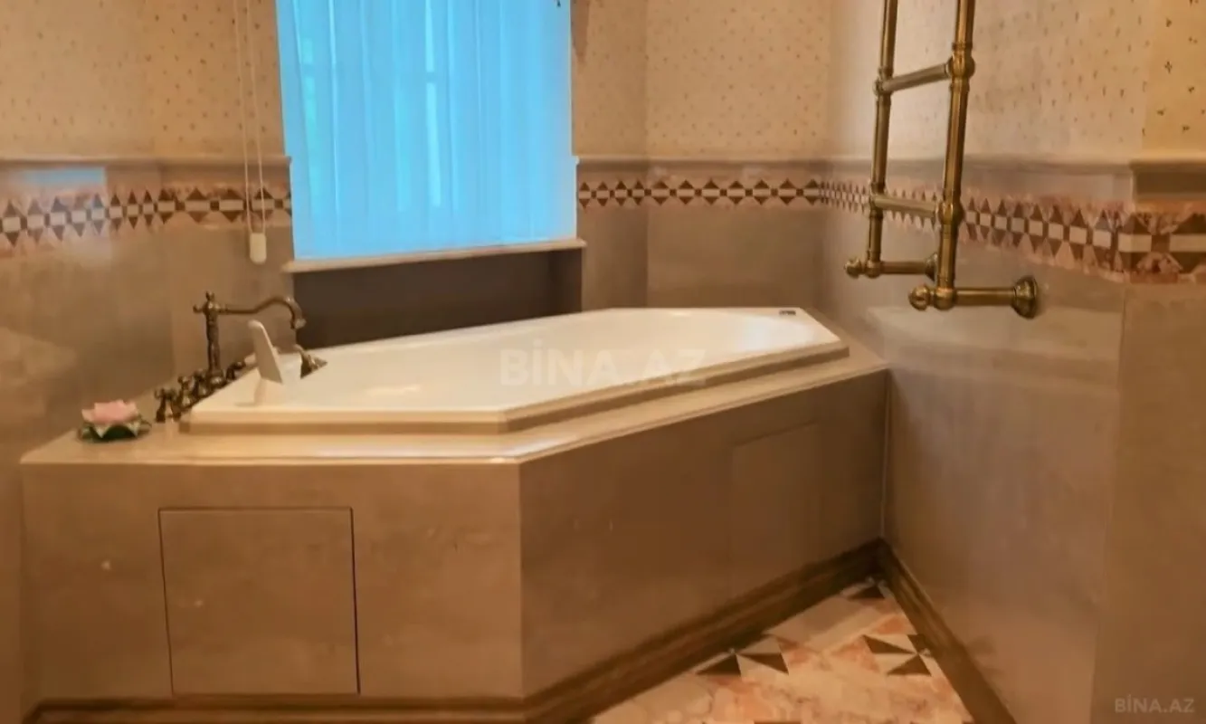 Satılır 12 otaqlı həyət evi 1600 m²