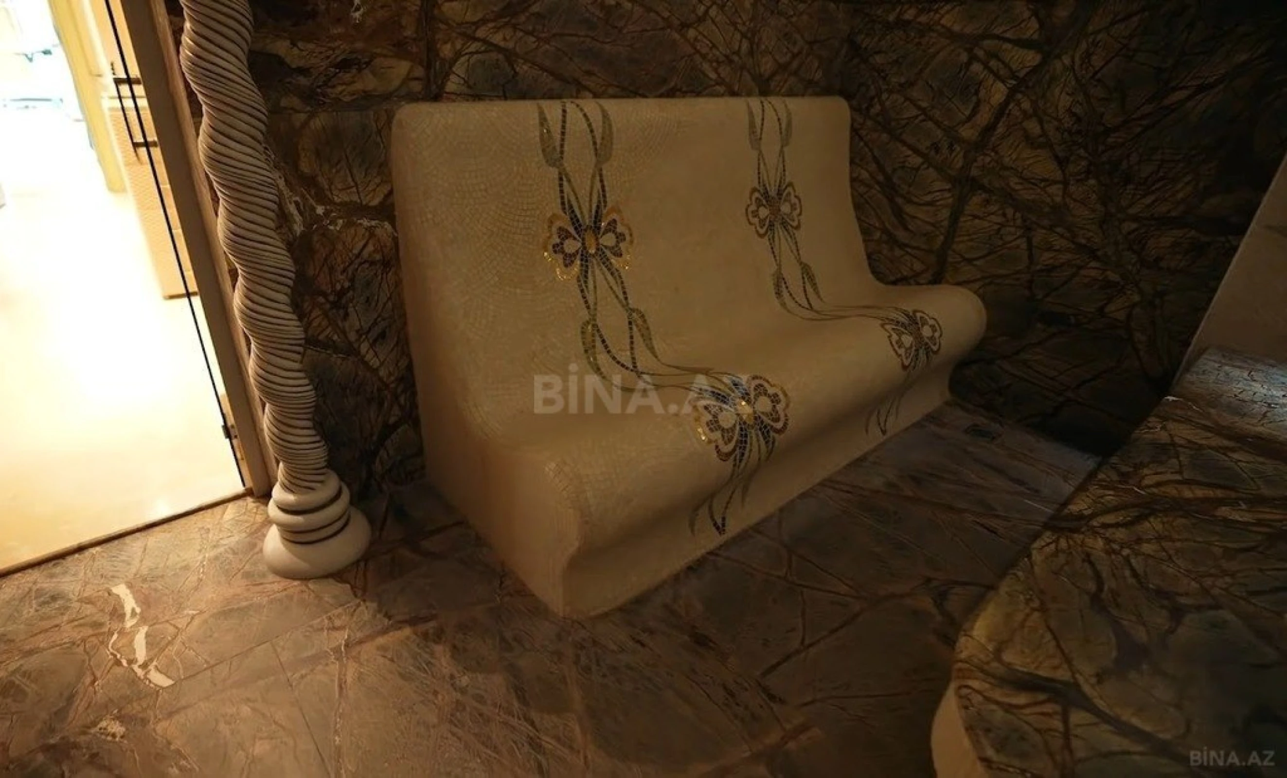 Satılır 12 otaqlı həyət evi 1600 m²