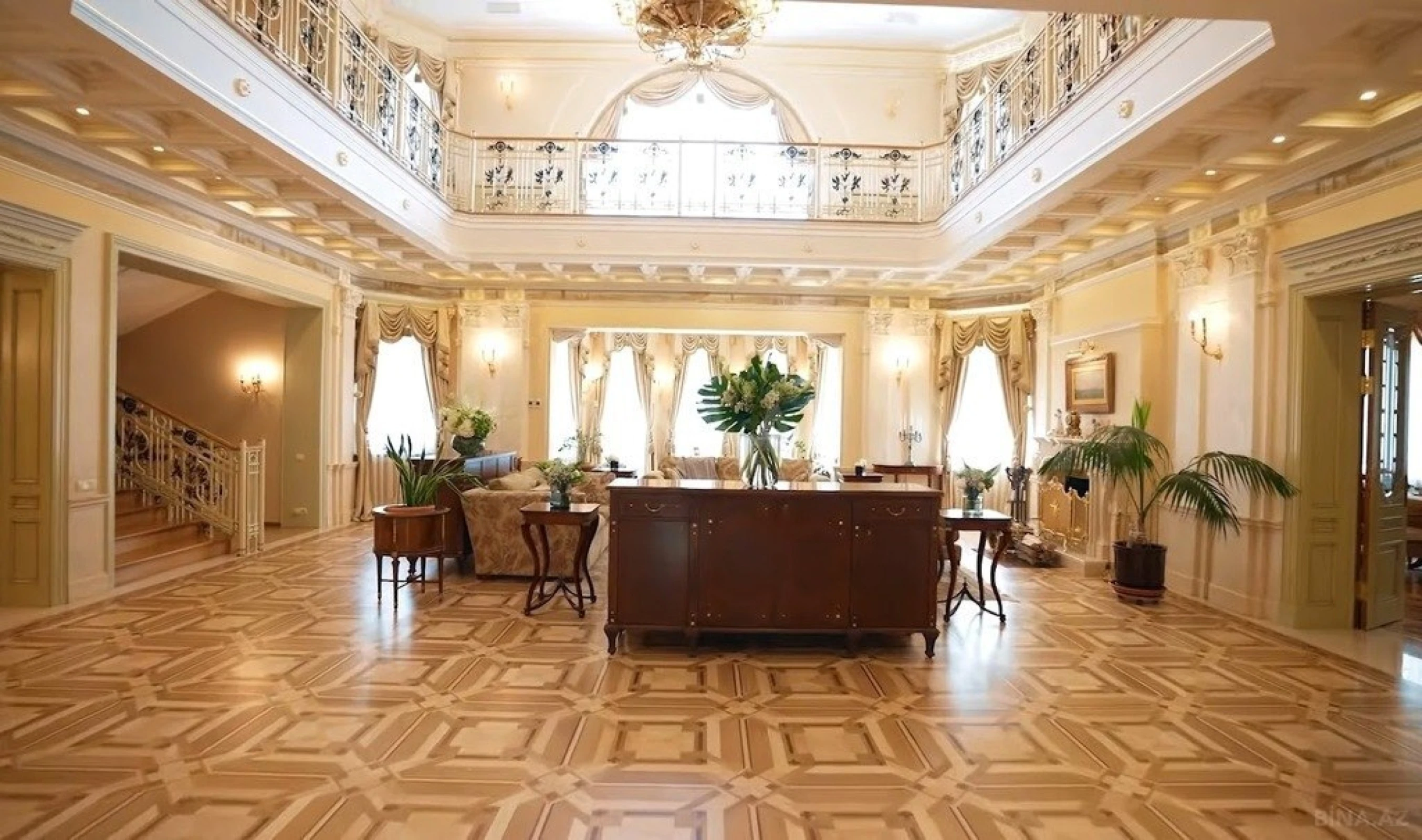 Satılır 12 otaqlı həyət evi 1600 m²