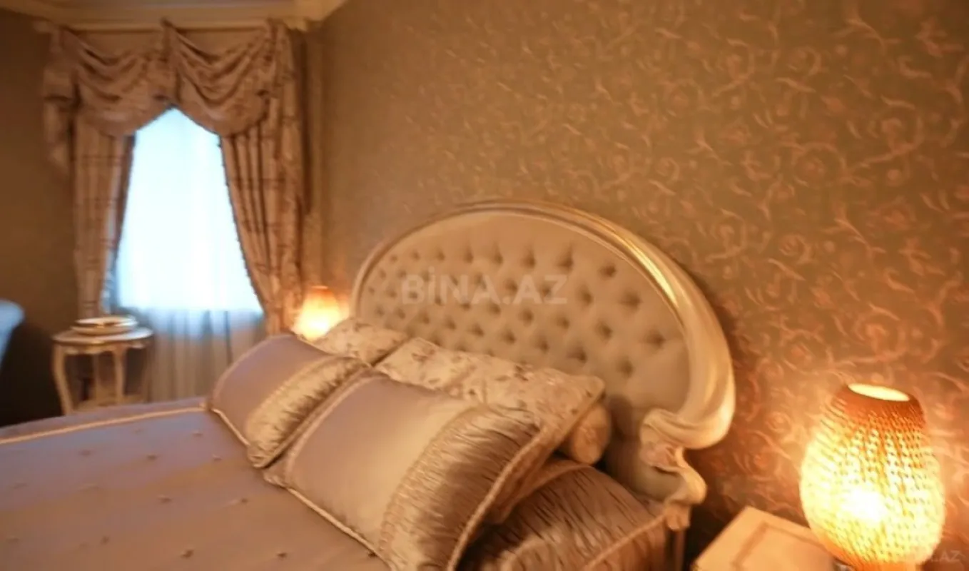 Satılır 12 otaqlı həyət evi 1600 m²