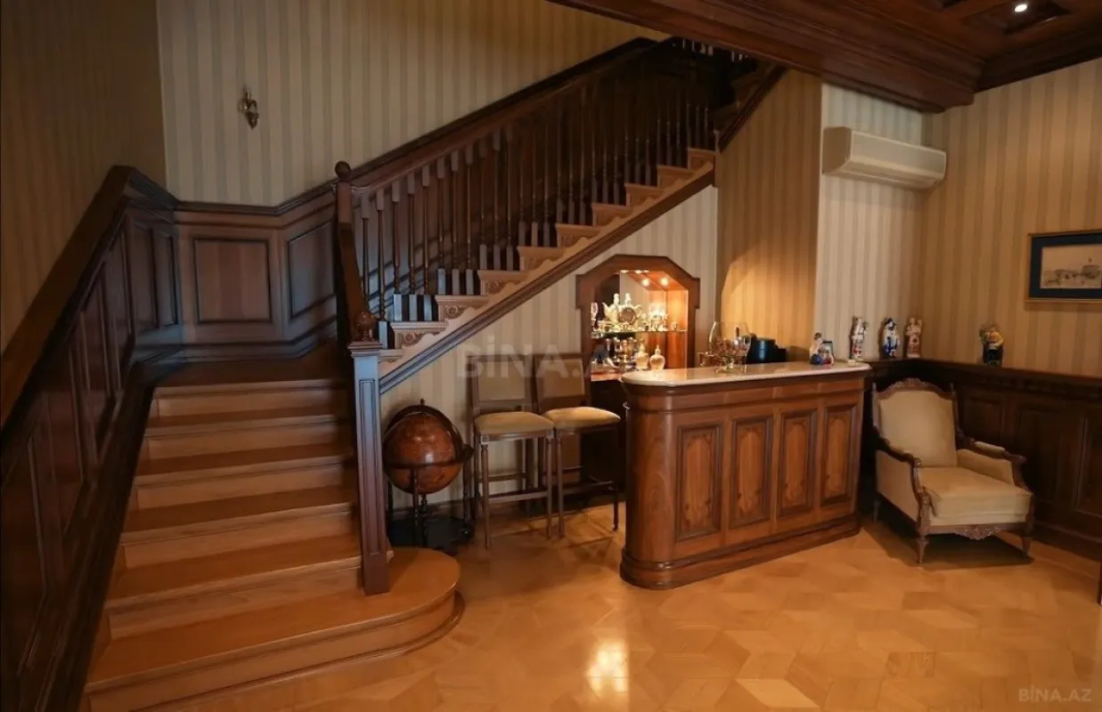 Satılır 12 otaqlı həyət evi 1600 m²
