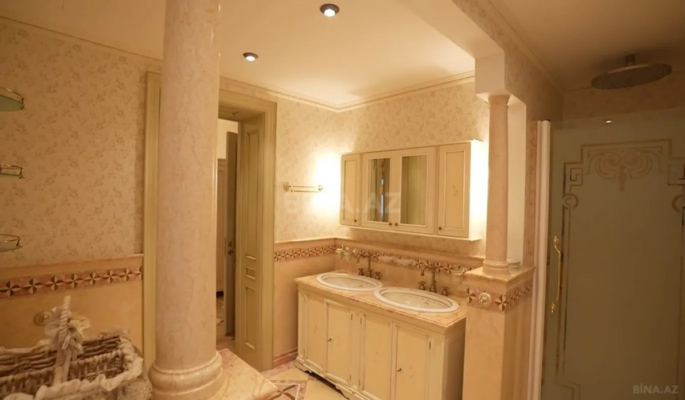 Satılır 12 otaqlı həyət evi 1600 m²