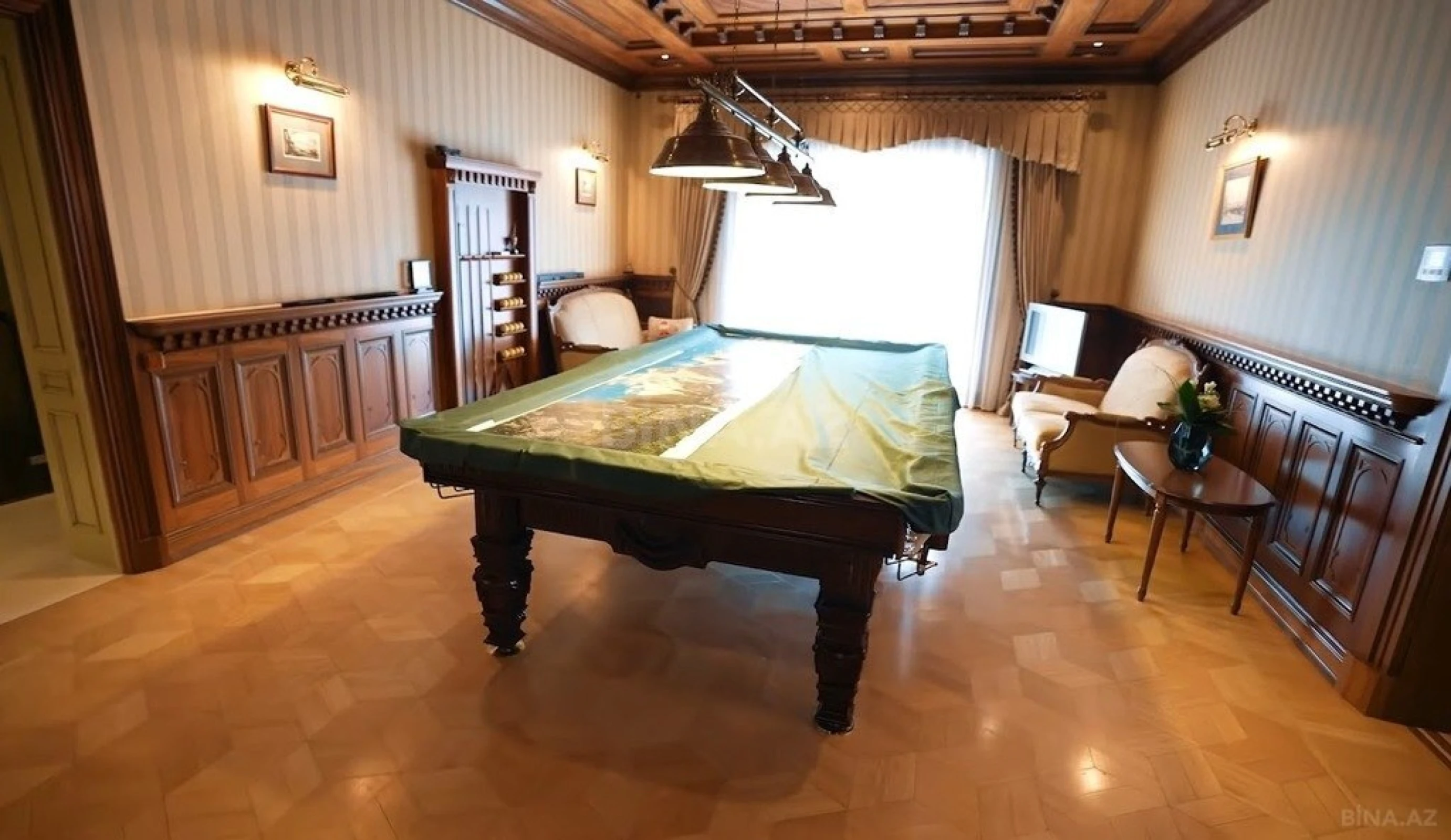 Satılır 12 otaqlı həyət evi 1600 m²